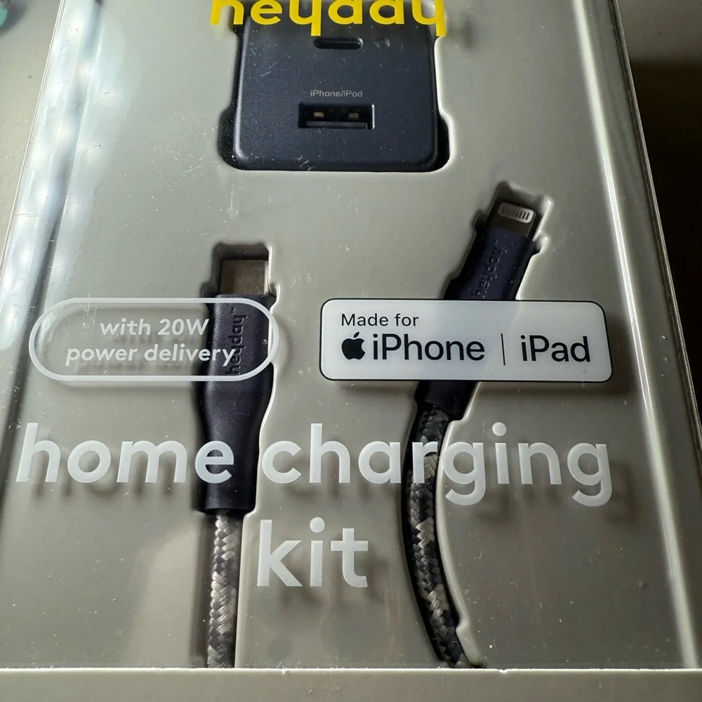 Heyday Black and Gray Charging Kit for iPhone and iPad